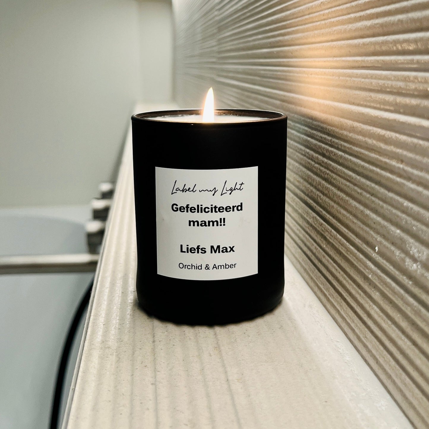 Personaliseer-Geurkaars-frosted-black-200ml-labelmylight